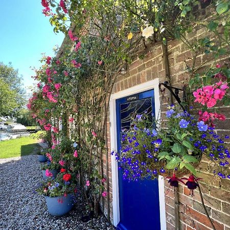 Adorable Two Bed Norfolk Broads Holiday Home - River Views With Moorings & Fishing Стегем Екстер'єр фото