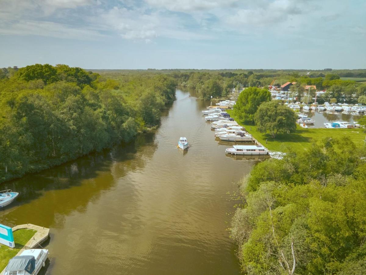 Adorable Two Bed Norfolk Broads Holiday Home - River Views With Moorings & Fishing Стегем Екстер'єр фото