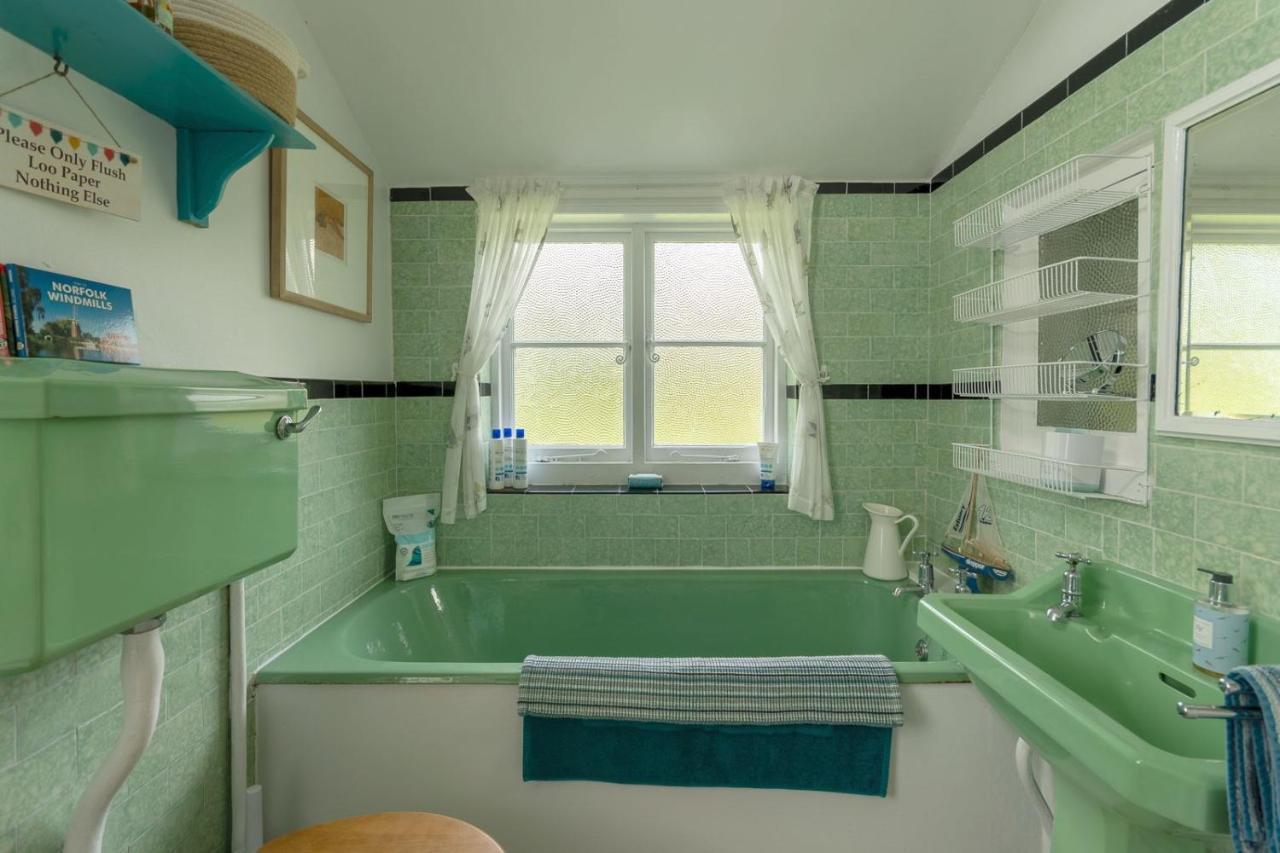 Adorable Two Bed Norfolk Broads Holiday Home - River Views With Moorings & Fishing Стегем Екстер'єр фото