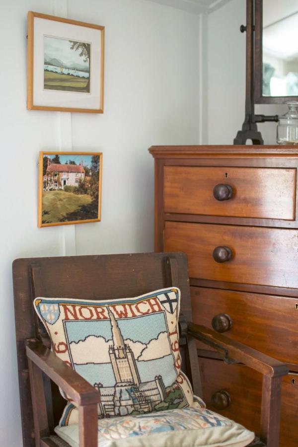 Adorable Two Bed Norfolk Broads Holiday Home - River Views With Moorings & Fishing Стегем Екстер'єр фото
