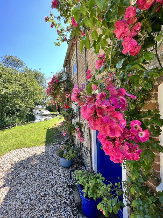 Adorable Two Bed Norfolk Broads Holiday Home - River Views With Moorings & Fishing Стегем Екстер'єр фото