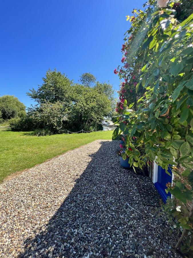 Adorable Two Bed Norfolk Broads Holiday Home - River Views With Moorings & Fishing Стегем Екстер'єр фото