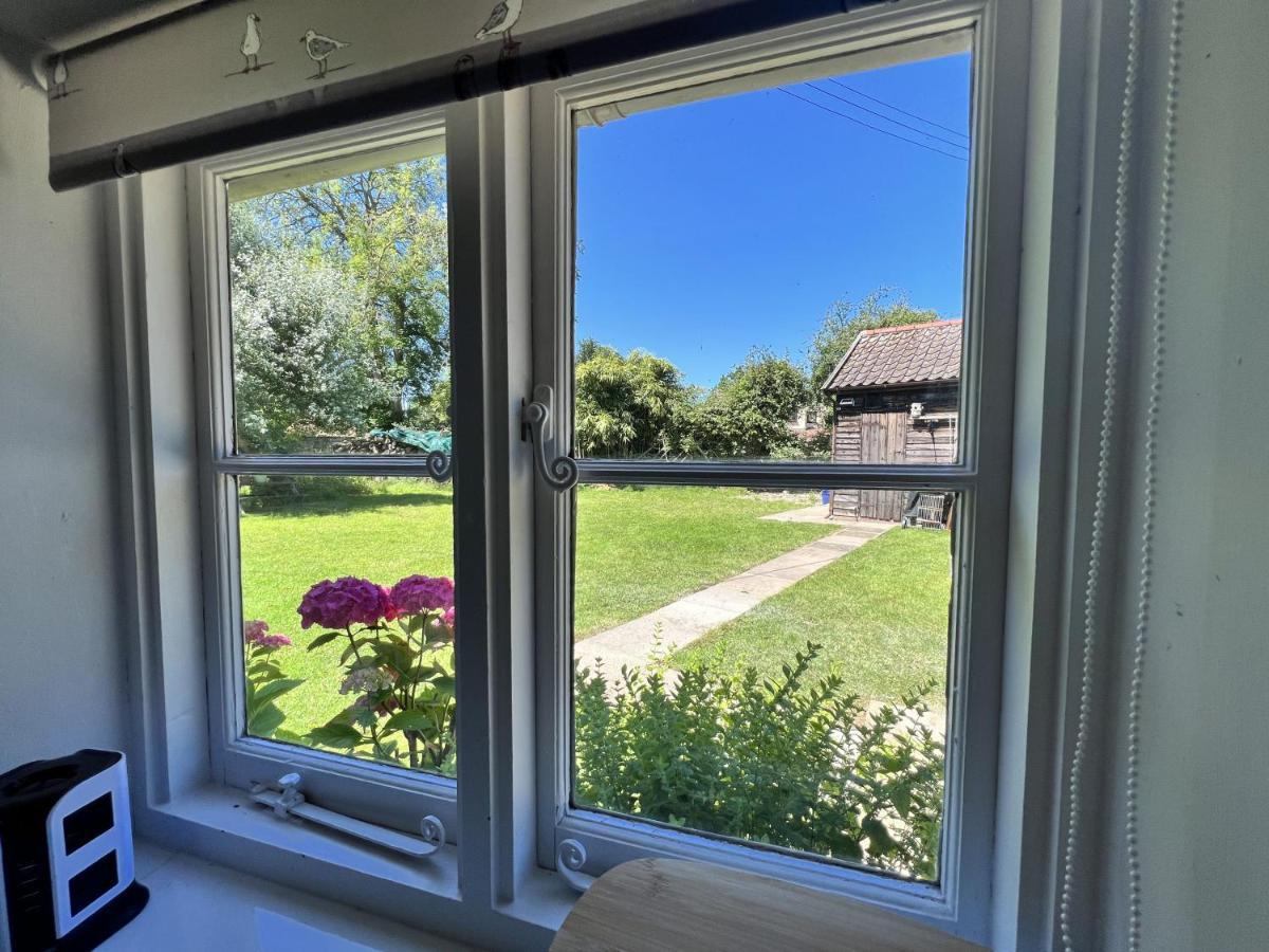 Adorable Two Bed Norfolk Broads Holiday Home - River Views With Moorings & Fishing Стегем Екстер'єр фото