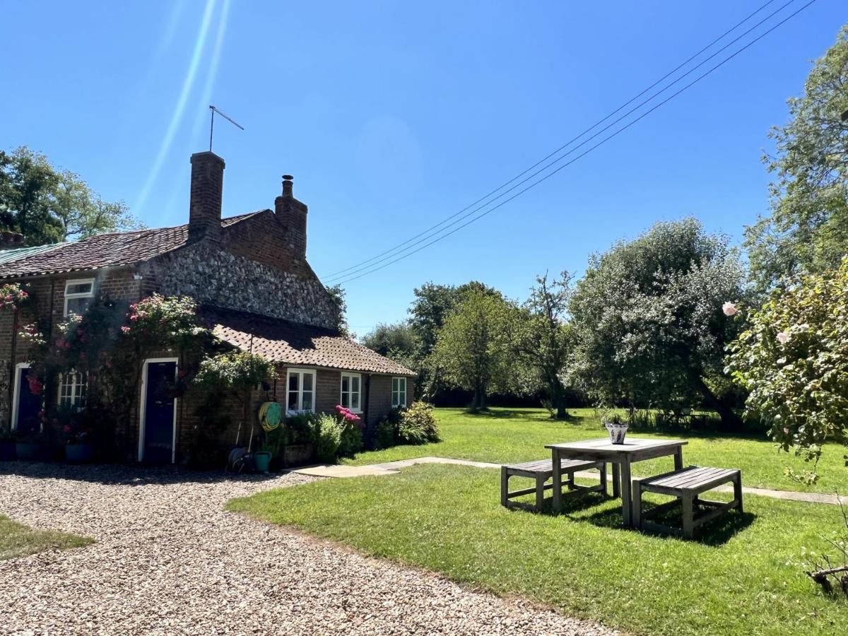 Adorable Two Bed Norfolk Broads Holiday Home - River Views With Moorings & Fishing Стегем Екстер'єр фото
